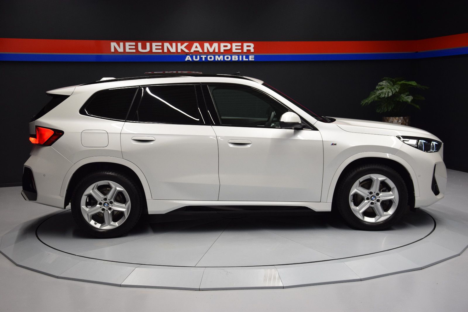 Fahrzeugabbildung BMW X1 18 i sDrive M Sport Pano H&k Memory ACC Leder