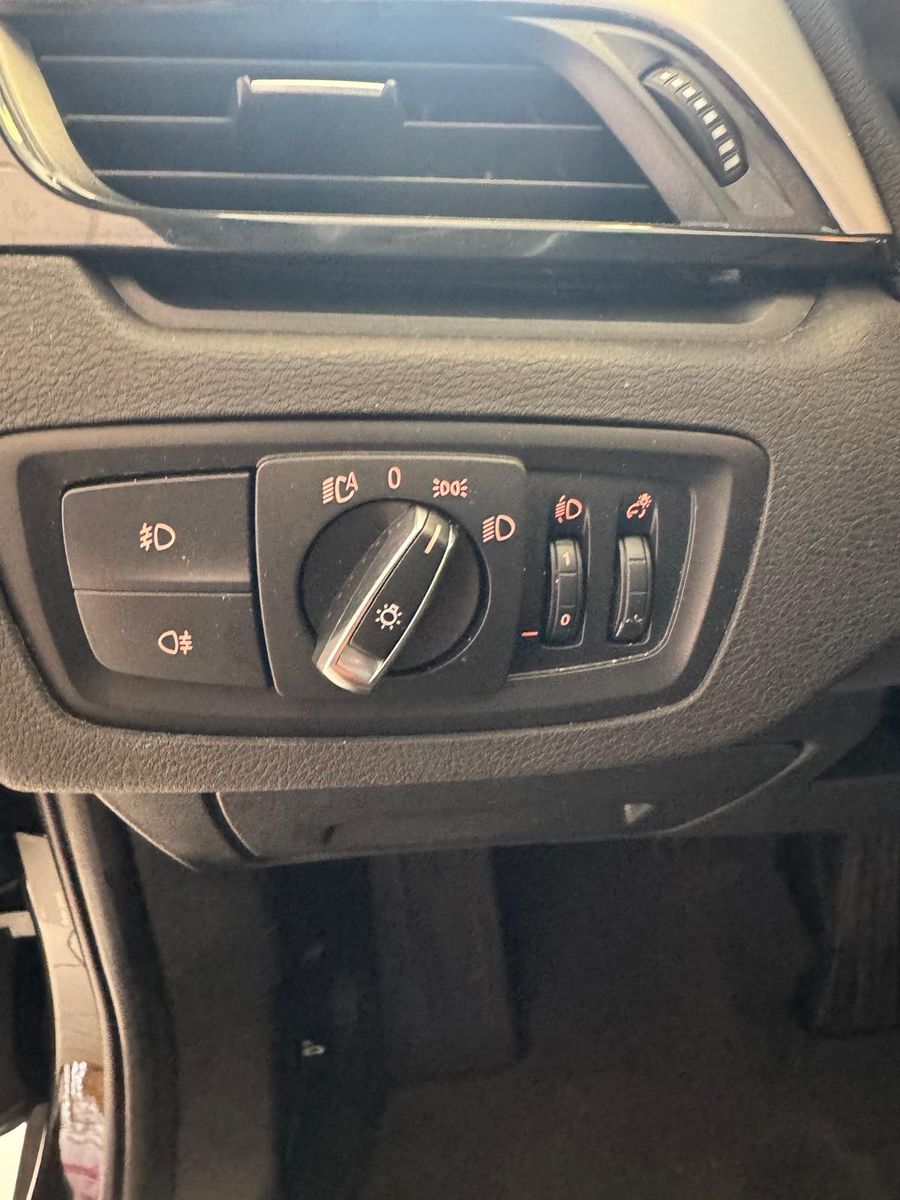 Fahrzeugabbildung BMW X1 Baureihe 18i / NAVI/ SCHECKHEFT / LED /