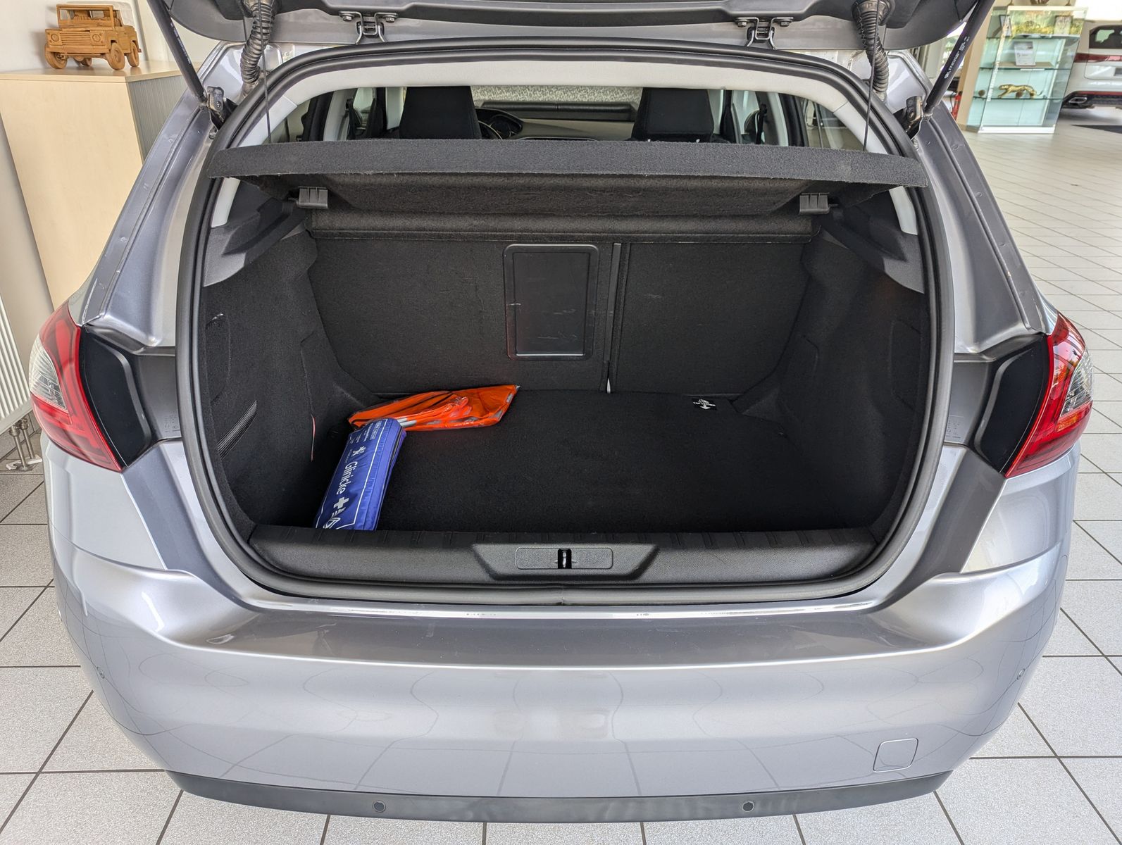 PEUGEOT 308 1.2 e-THP Allure Full-LED-Paket Kamera Navi+ - Image 16