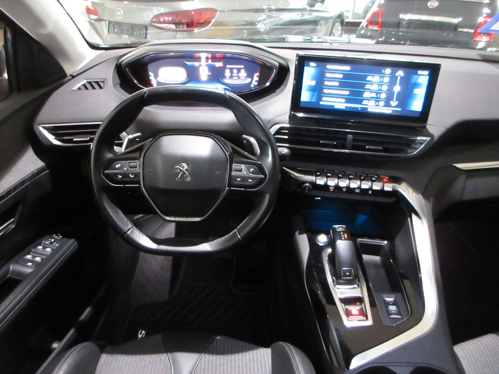 Fahrzeugabbildung Peugeot 5008 Allure Pack 1.5D LED/NAVI/AHK/PDC/R´CAM