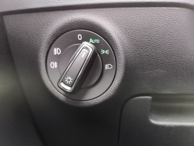 Fahrzeugabbildung SKODA Karoq 1.6 TDI SCR DSG Style LED NAVI KESSY SMART