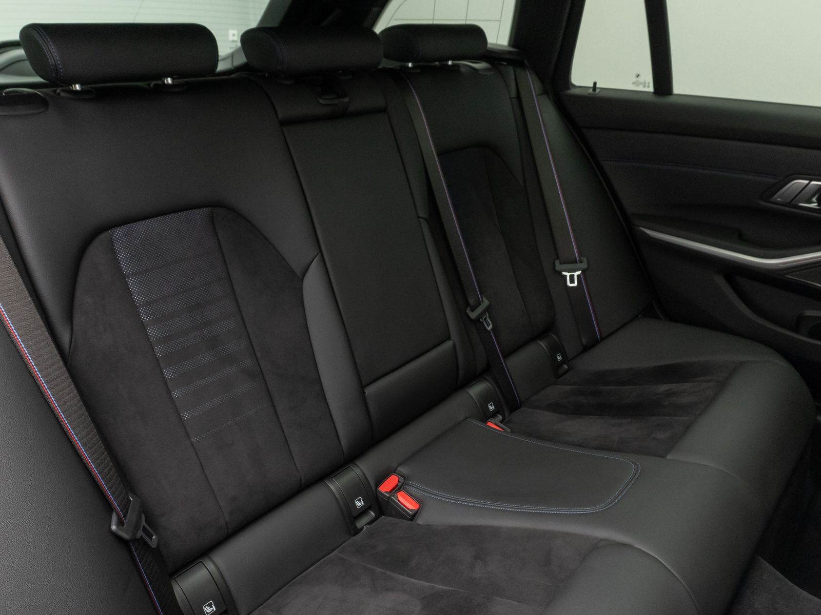 Fahrzeugabbildung BMW 320d M Sport Pro Panorama Kamera HUD DAB H/K 19"