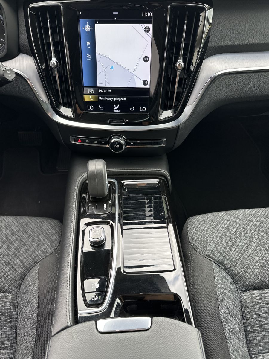 Fahrzeugabbildung Volvo V60 Inscription Hybrid AWD NAV+LED+PANO+AHK+H&K