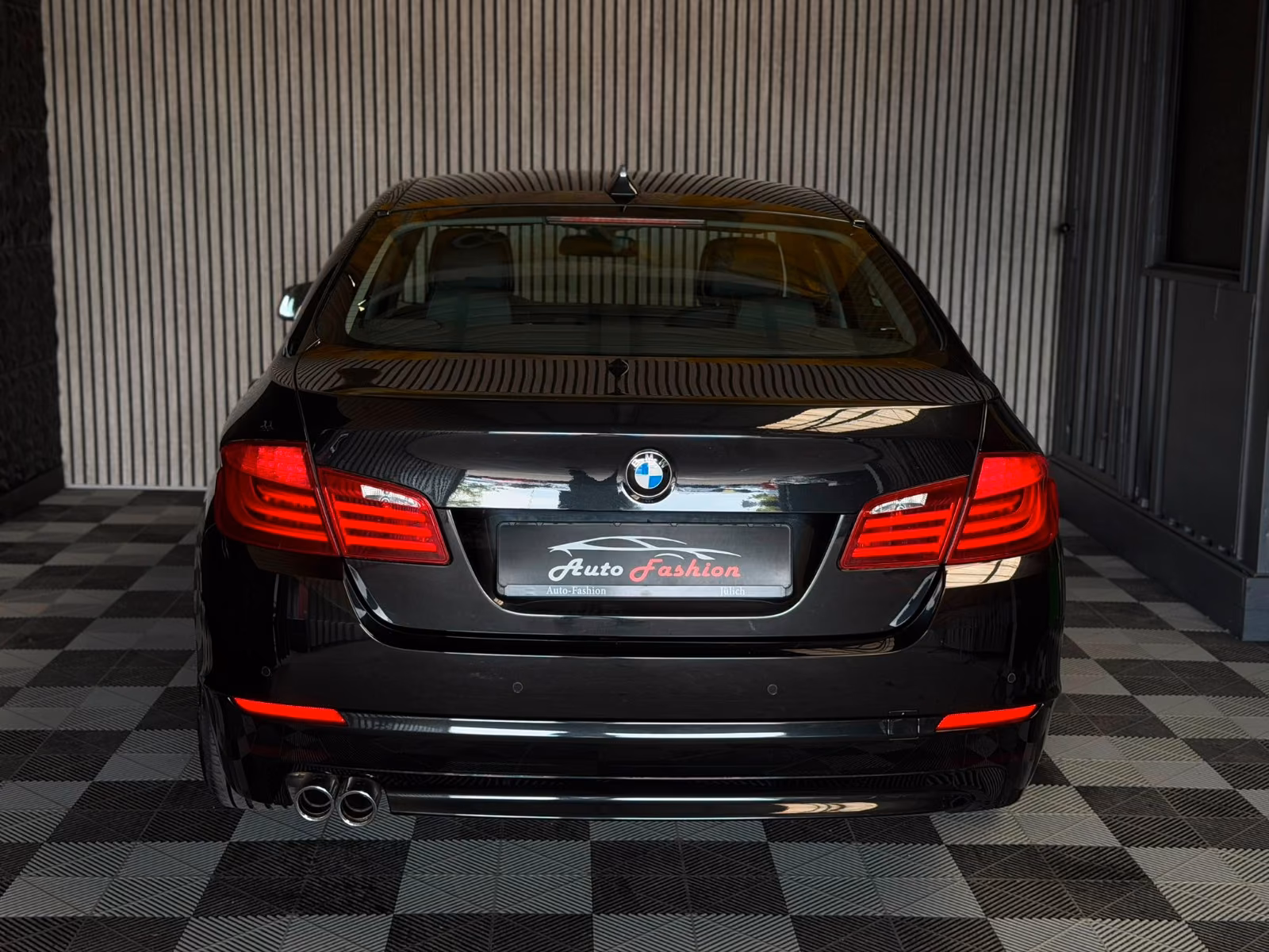 BMW 523i 204 ch 6 cylindres • Boîte auto • 70 000 km • Cuir Dakota • GPS • Radars AV/AR