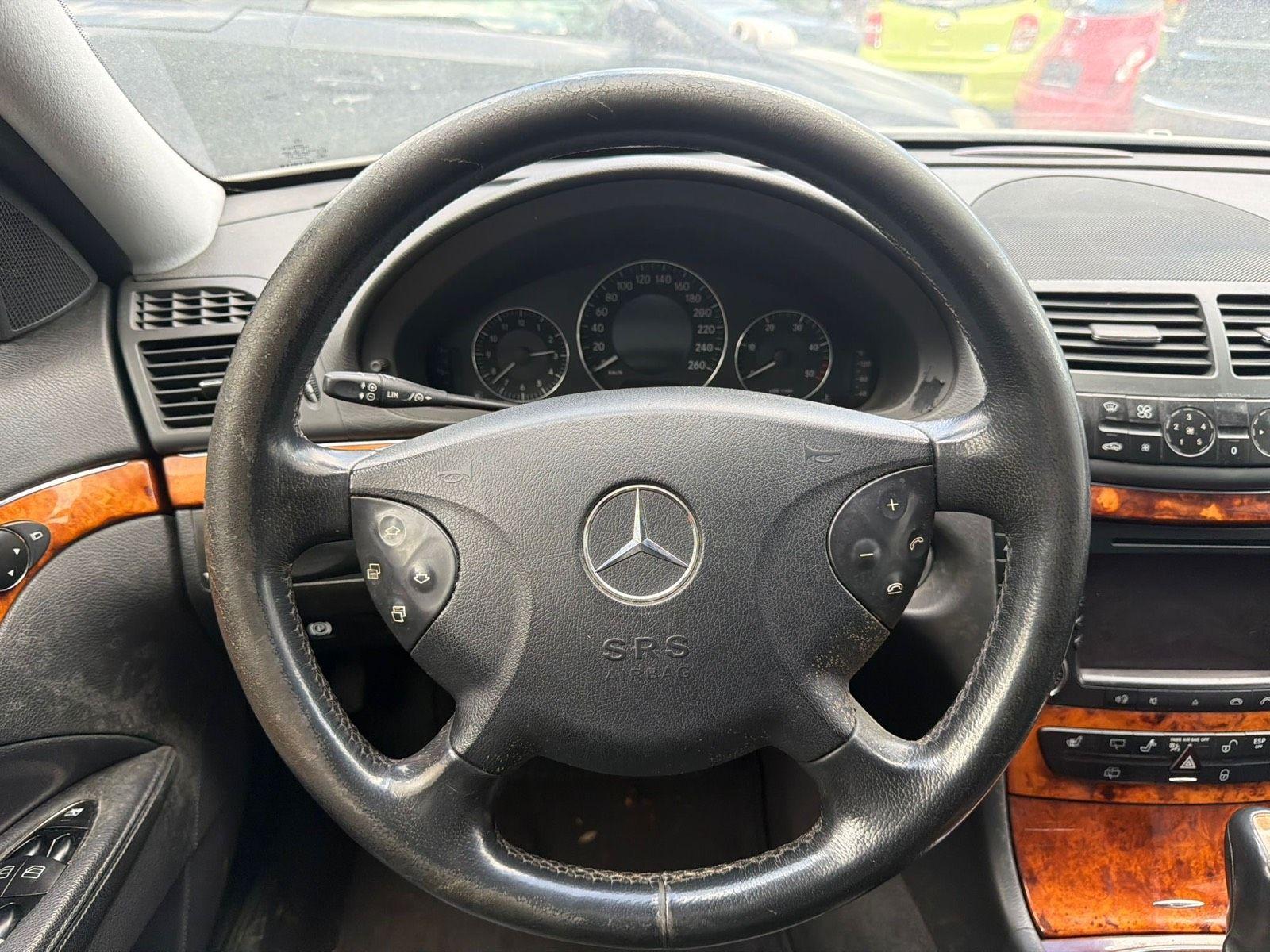 Mercedes-Benz E220 2005 — photo 10