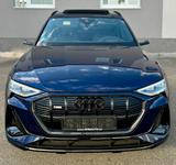 Audi e-tron Sportback 55 quattro S line - mit Elektro-Antrieb: Blau, Geländewagen
