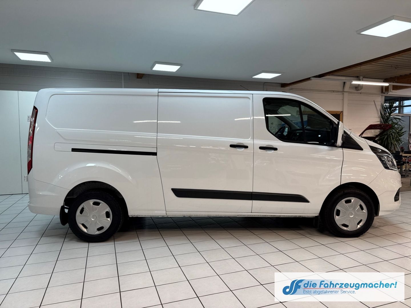 Fahrzeugabbildung Ford Transit Custom Kasten 320 L2 Trend DAB Notbremsa