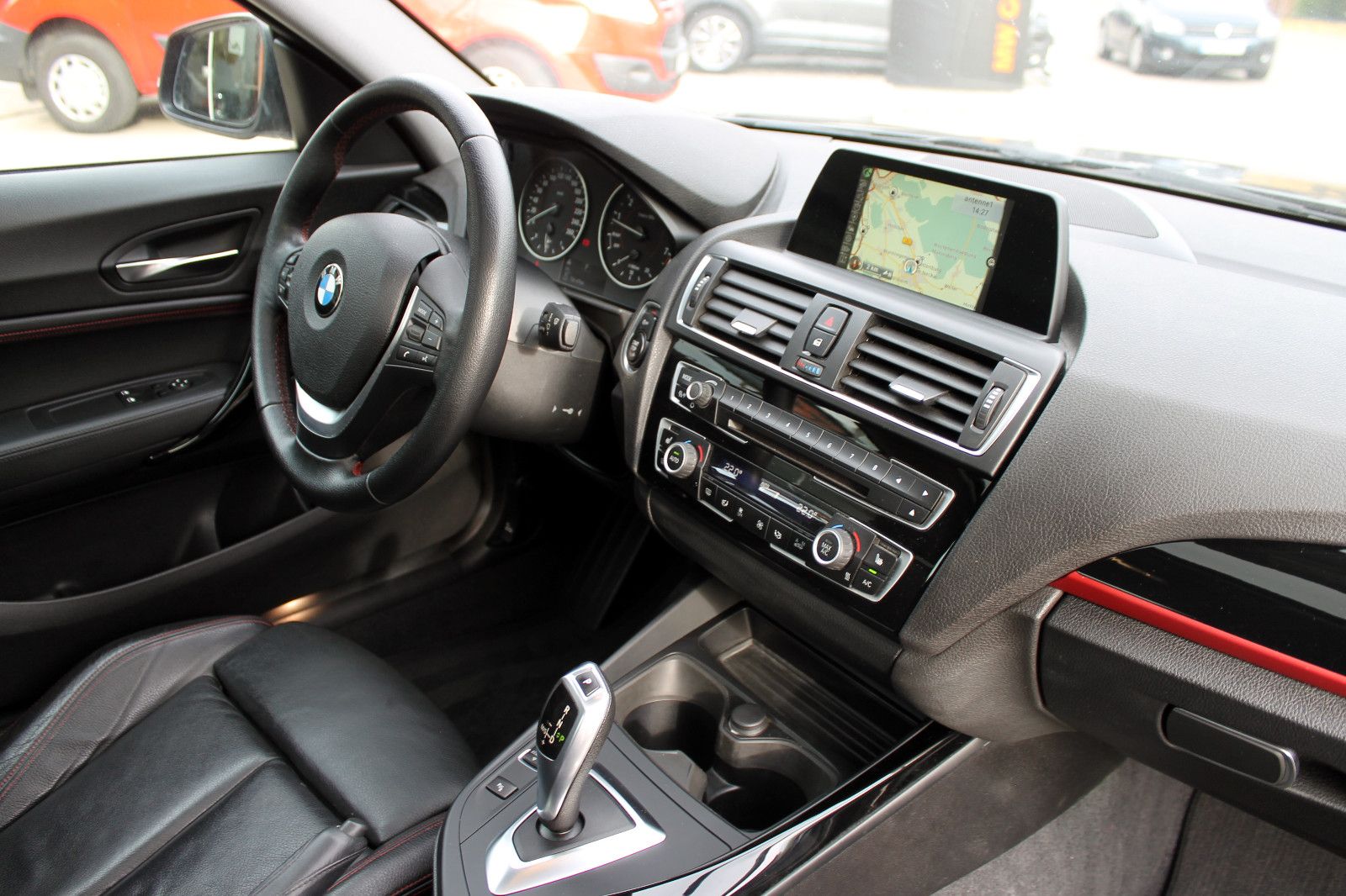 Fahrzeugabbildung BMW 220i Coupé Sport-Line SHZ PDC eGSHD 2-Zonen HiFi