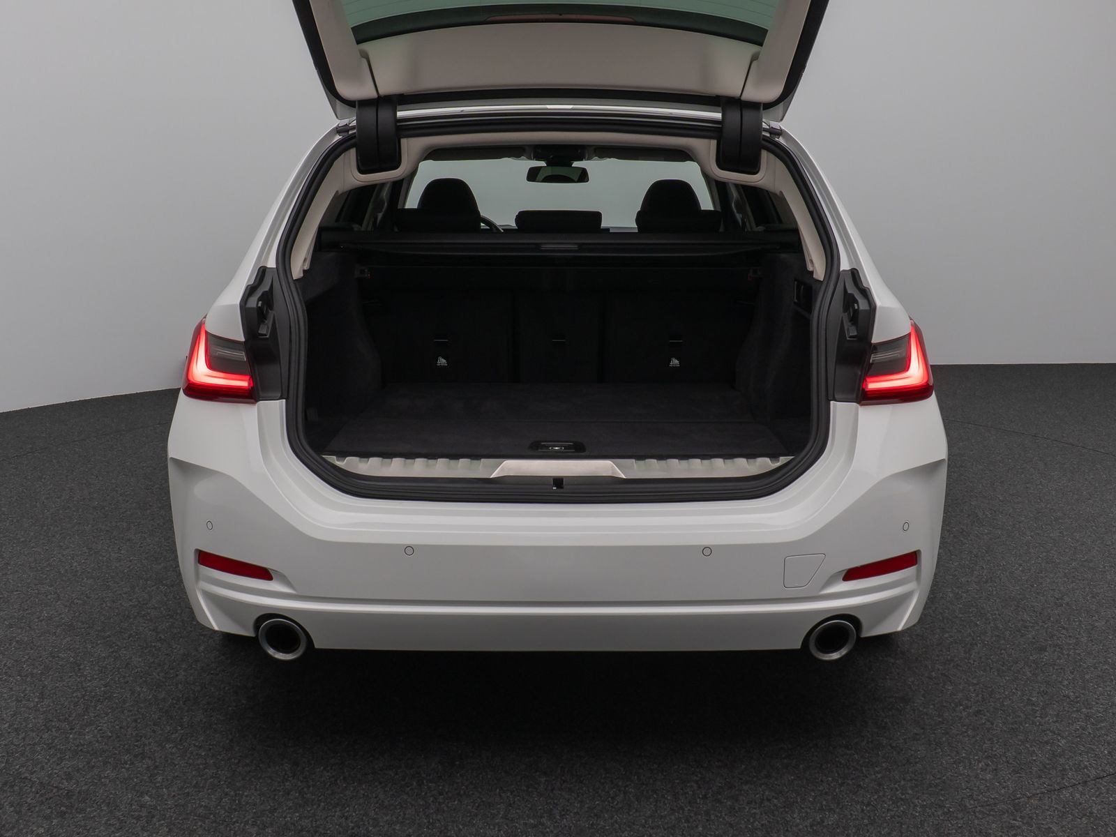 Fahrzeugabbildung BMW 330e Kamera HUD DAB Stop&Go Komfort Fernlichtass