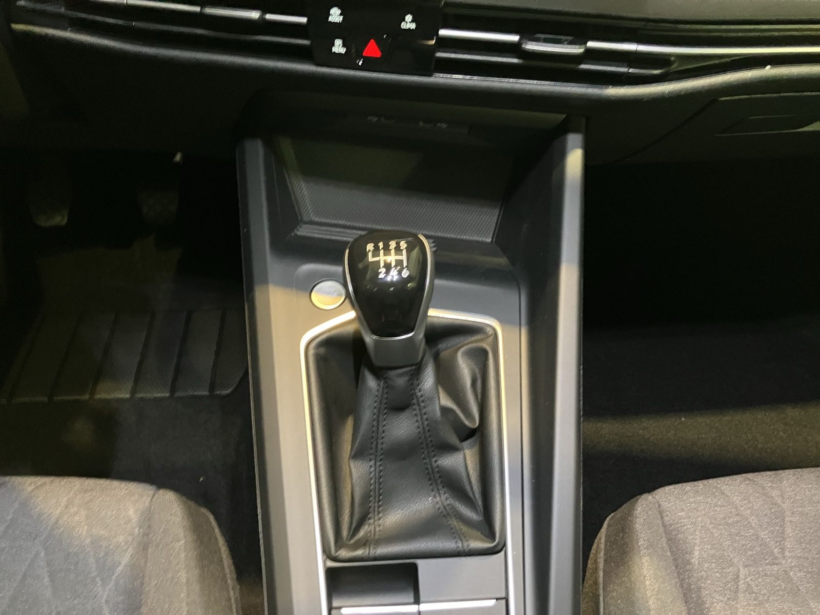 Fahrzeugabbildung Volkswagen Golf 1.5 TSI 85 kW Goal LED, DAB +, AUTO LIGHT A