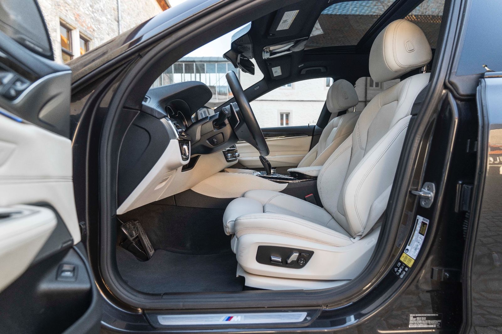 Fahrzeugabbildung BMW 640IX GT M-SPORT HUD 360° H&K LED CARPLAY PANO