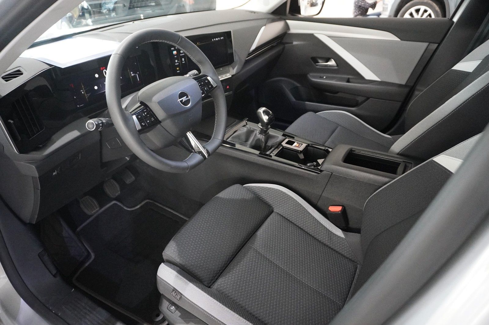 Fahrzeugabbildung Opel Astra L ST 1.2T  LED/NAVI/SHZ/ALU16/KAMERA/ALLWE