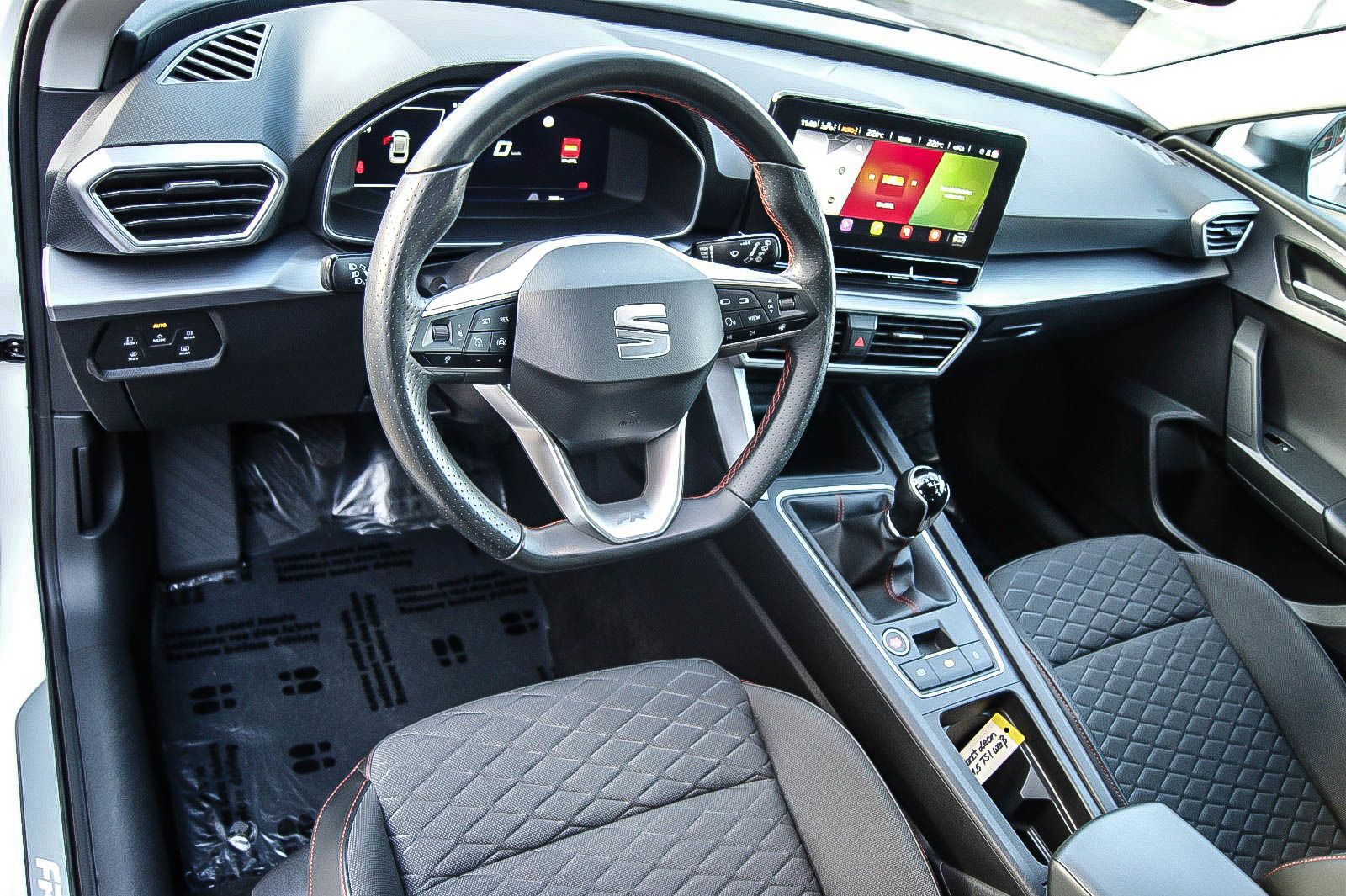 Fahrzeugabbildung SEAT Leon Sportstourer 1.5 TSI FR LED NAVI KMAERA