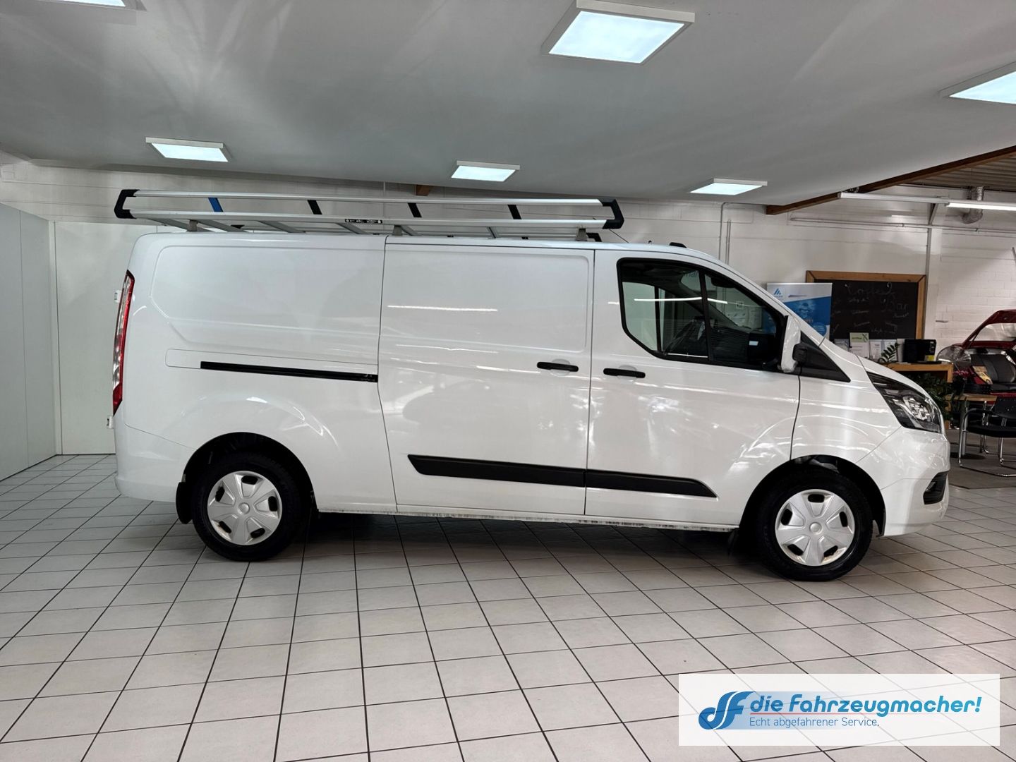 Fahrzeugabbildung Ford Transit Custom Werkstatt 340 L2 Trend Navi Apple
