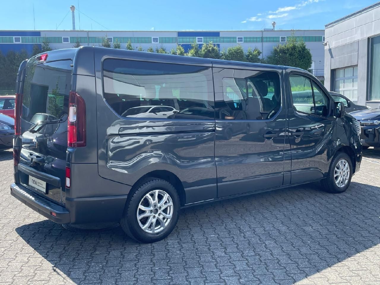 Fahrzeugabbildung Renault Trafic Combi dCi 150 EDC L2H1