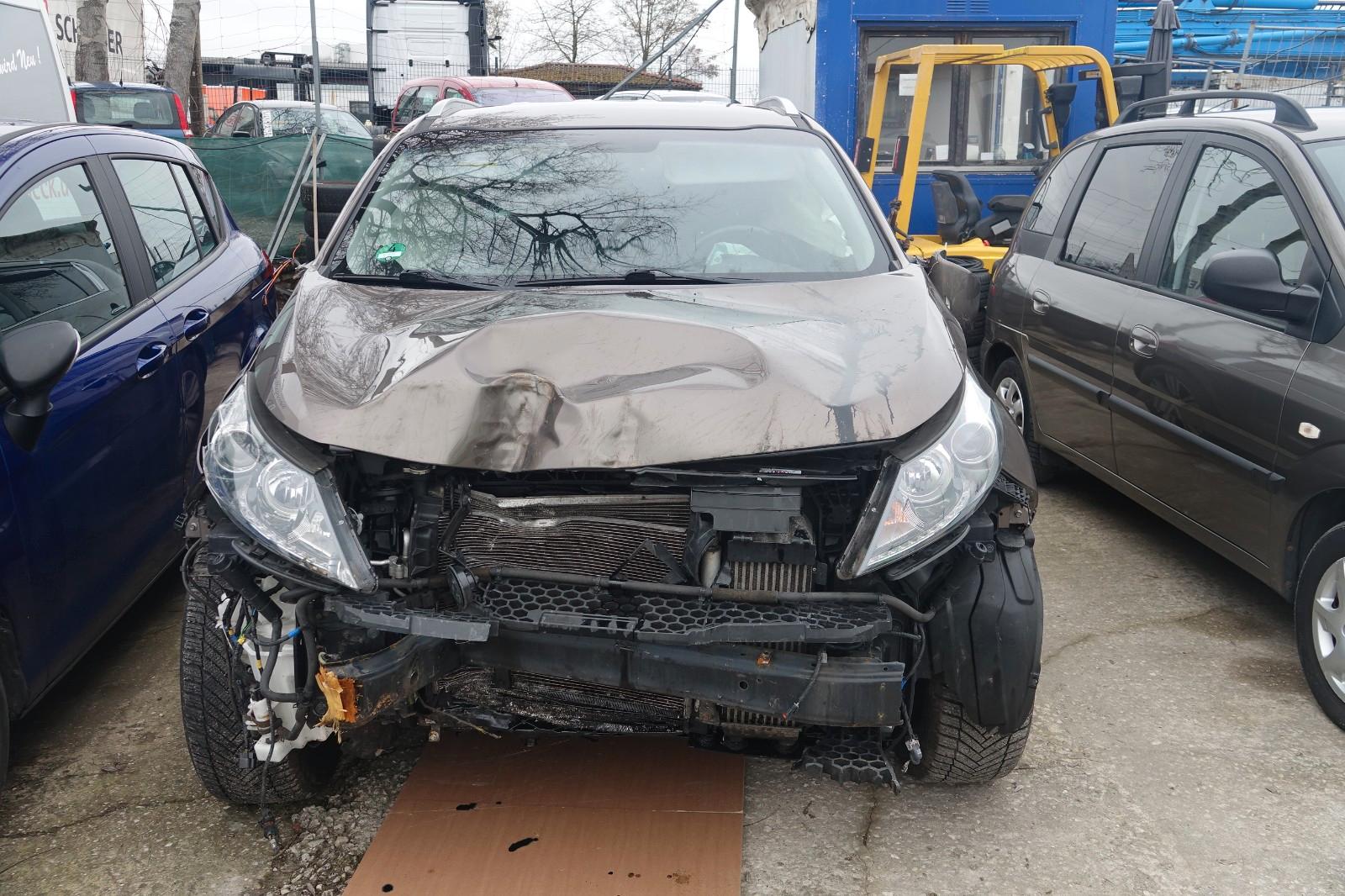 Kia Sportage Spirit 4WD UNFALLSCHADEN / AIRBAG OFEEN