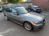 BMW 320i Touring "Sport" -NAVI-XENON-AHK-PANO - BMW 320 aus 2011: Kombi