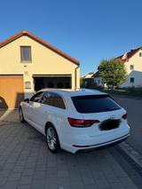 Audi A4 Avant 2.0 TDI S Line MASSAGESITZE, SPORTPAKET - mit Diesel-Antrieb: Kombi, mit Klimaautomatik, Sportpaket