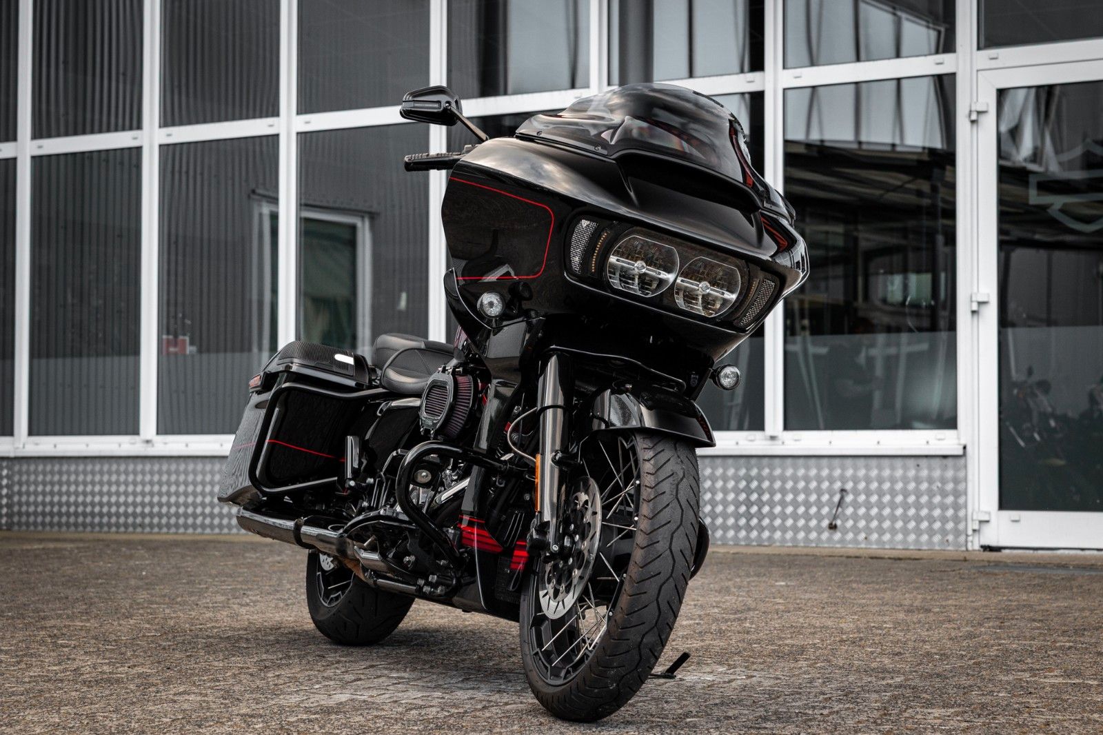 Fahrzeugabbildung Harley-Davidson CVO ROAD GLIDE 117 FLTRXSE - JEKILL&HYDE