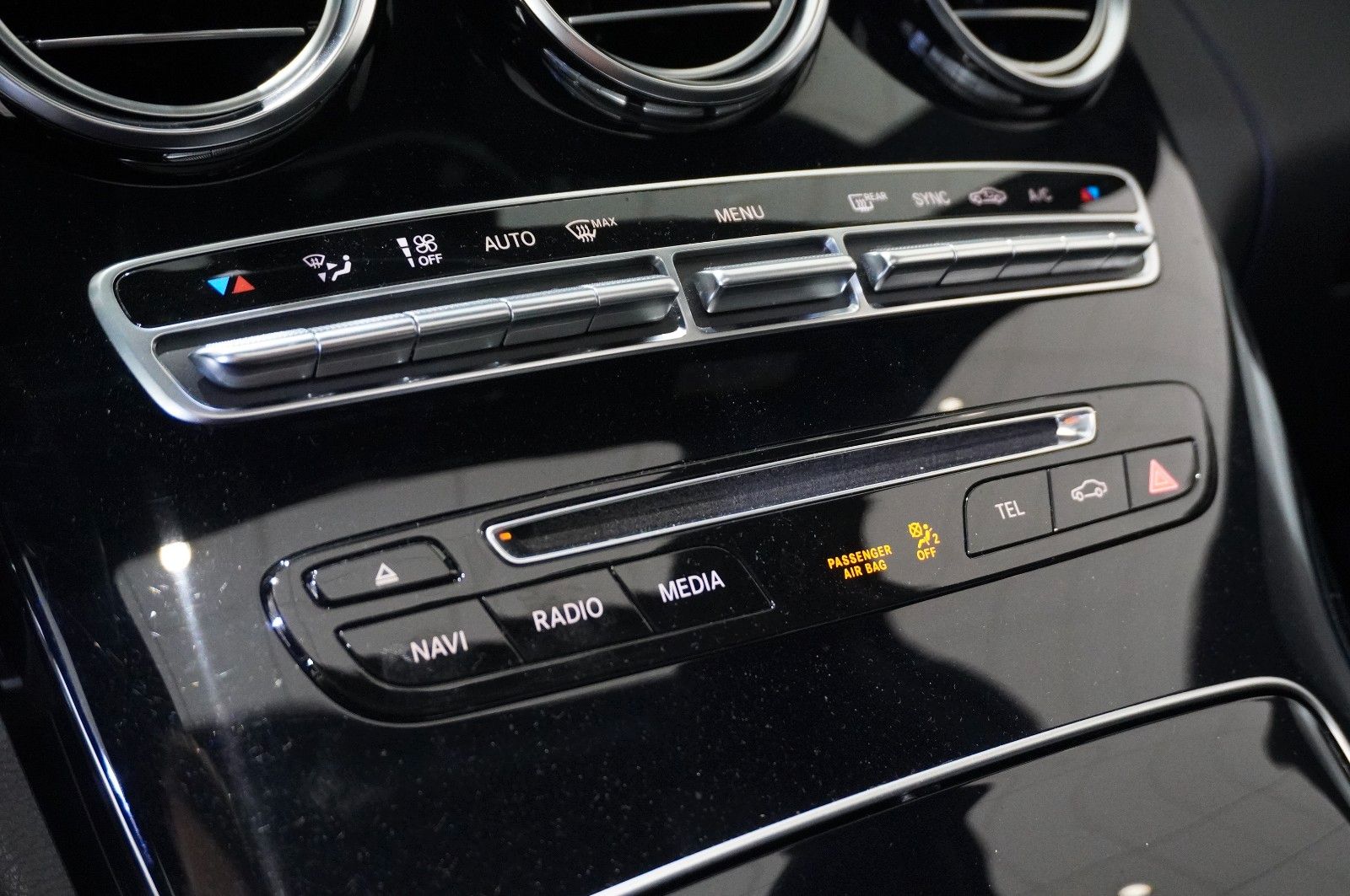 Fahrzeugabbildung Mercedes-Benz C 200 T AMG LINE 9G-TRONIC NAVI/LED/PANO./SPORT