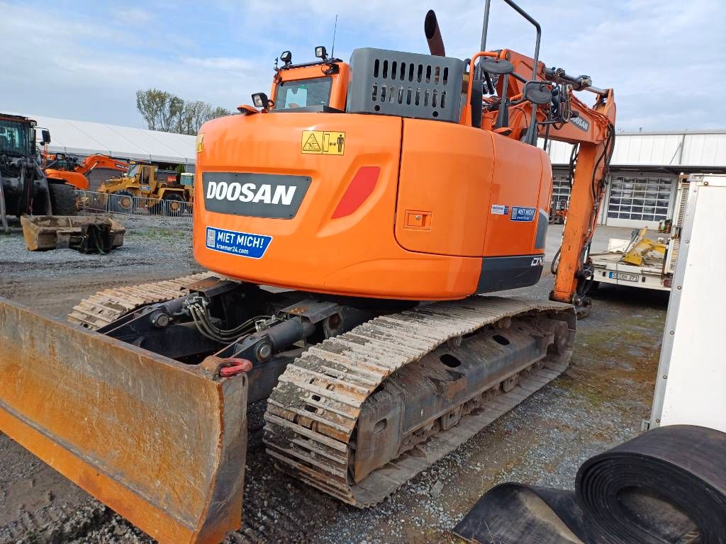 Fahrzeugabbildung Doosan DX 235 LCR-5 Verstellausleger