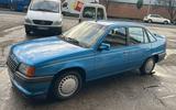 Opel Kadett 1.8gt 112hp - Opel Kadett mit Benzin-Antrieb: Limousine, 1.8