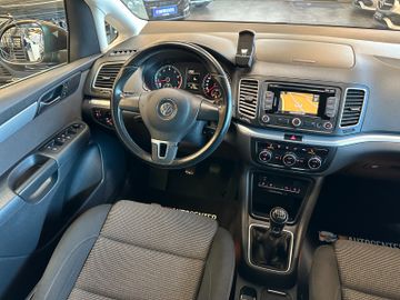 Volkswagen Sharan*7-Sitzer*3-ZONEN*SZHZ*NAVI*TEMPO*AHK*PDC