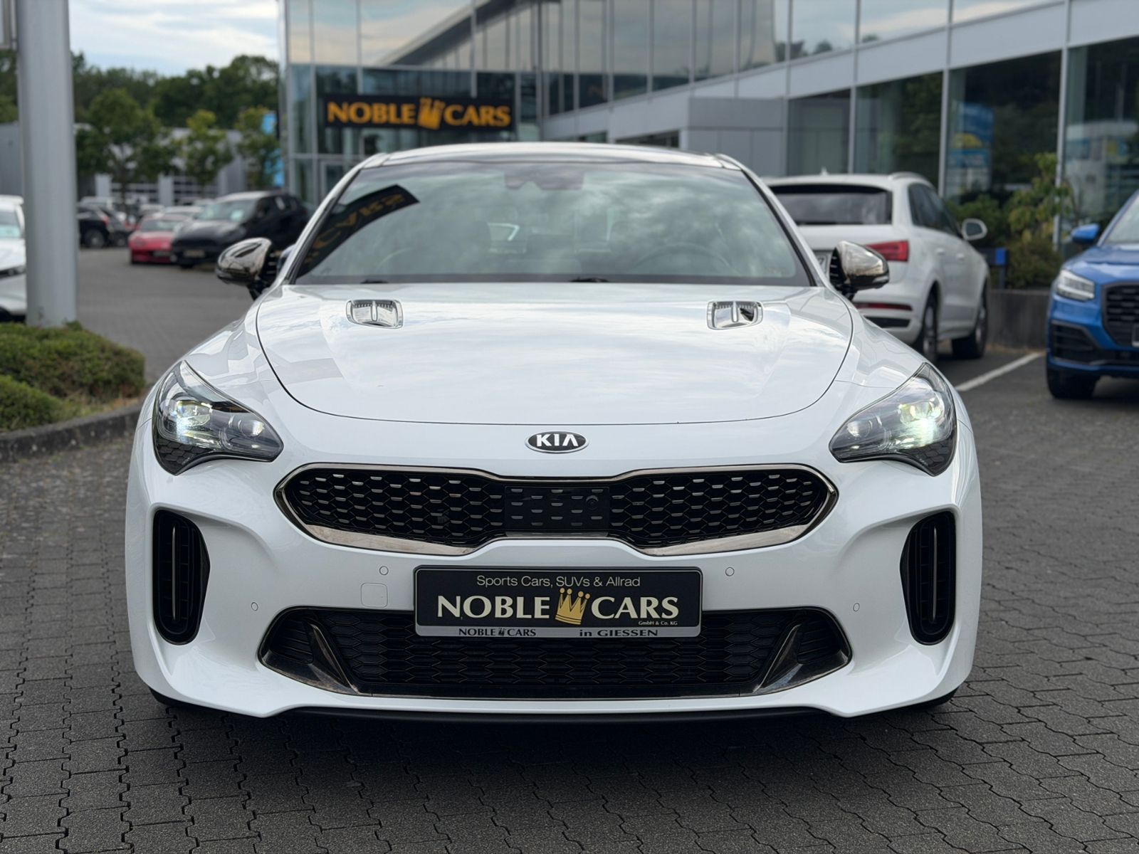 Fahrzeugabbildung Kia Stinger GT 4WD HUD PANO H/K LED NAV RFK SHZ