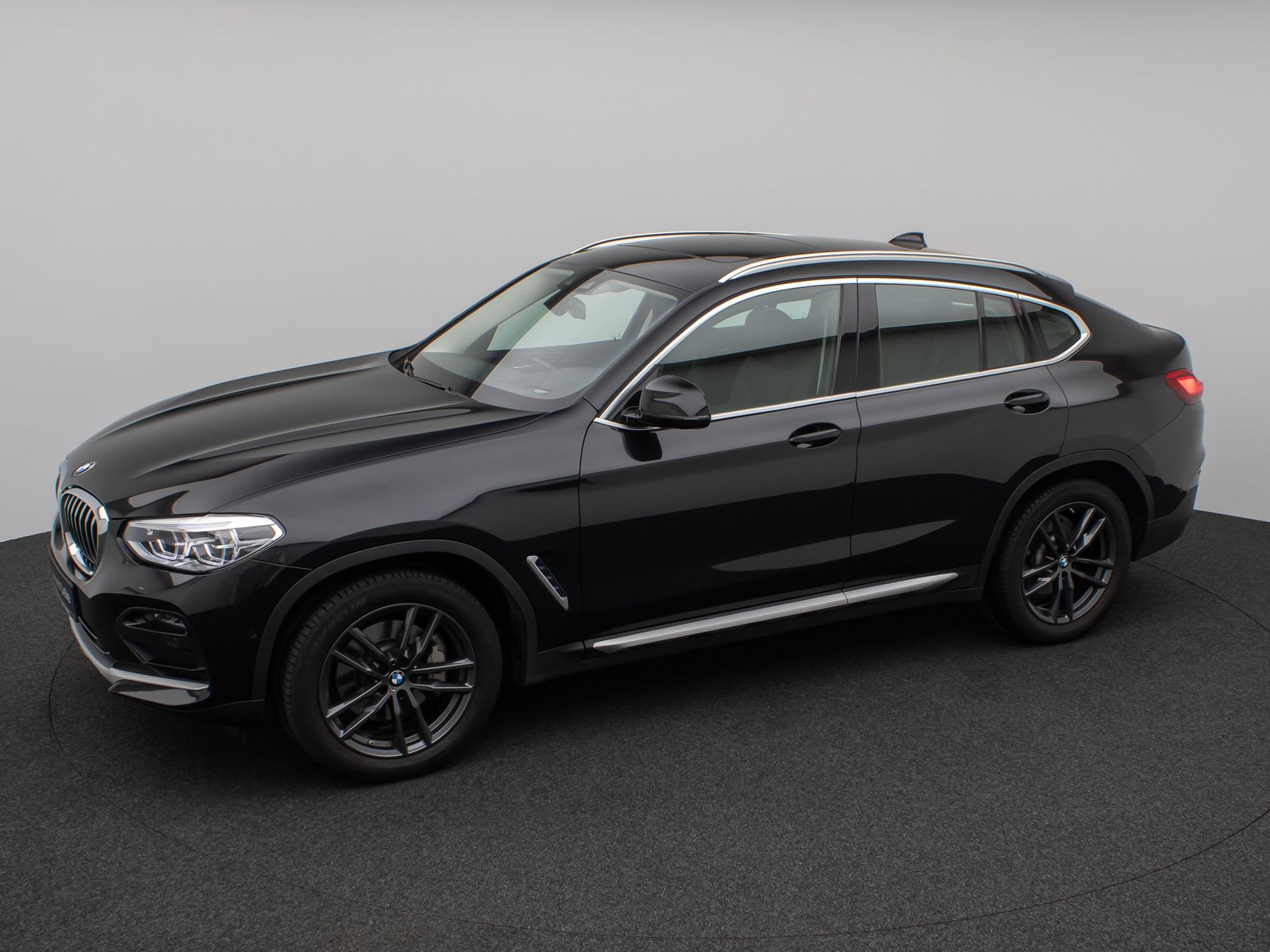 Fahrzeugabbildung BMW X4 xD30i xLine Panorama Kamera HUD DAB HiFi AHK