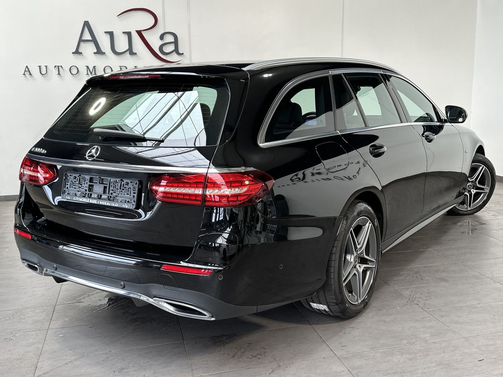 Fahrzeugabbildung Mercedes-Benz E 300de T AMG-Line NAV+LED+PANO+DISTRONIC+WIDE