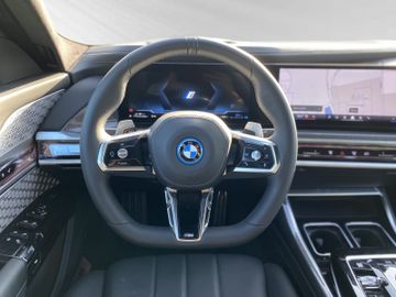BMW 750 - 12