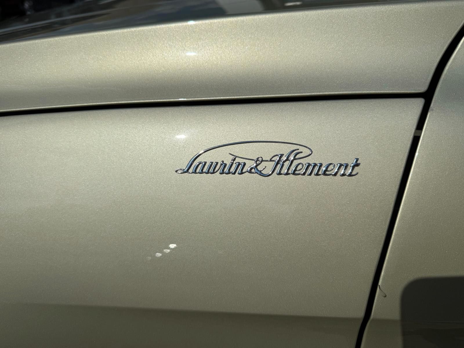 Fahrzeugabbildung SKODA Superb Combi L&K