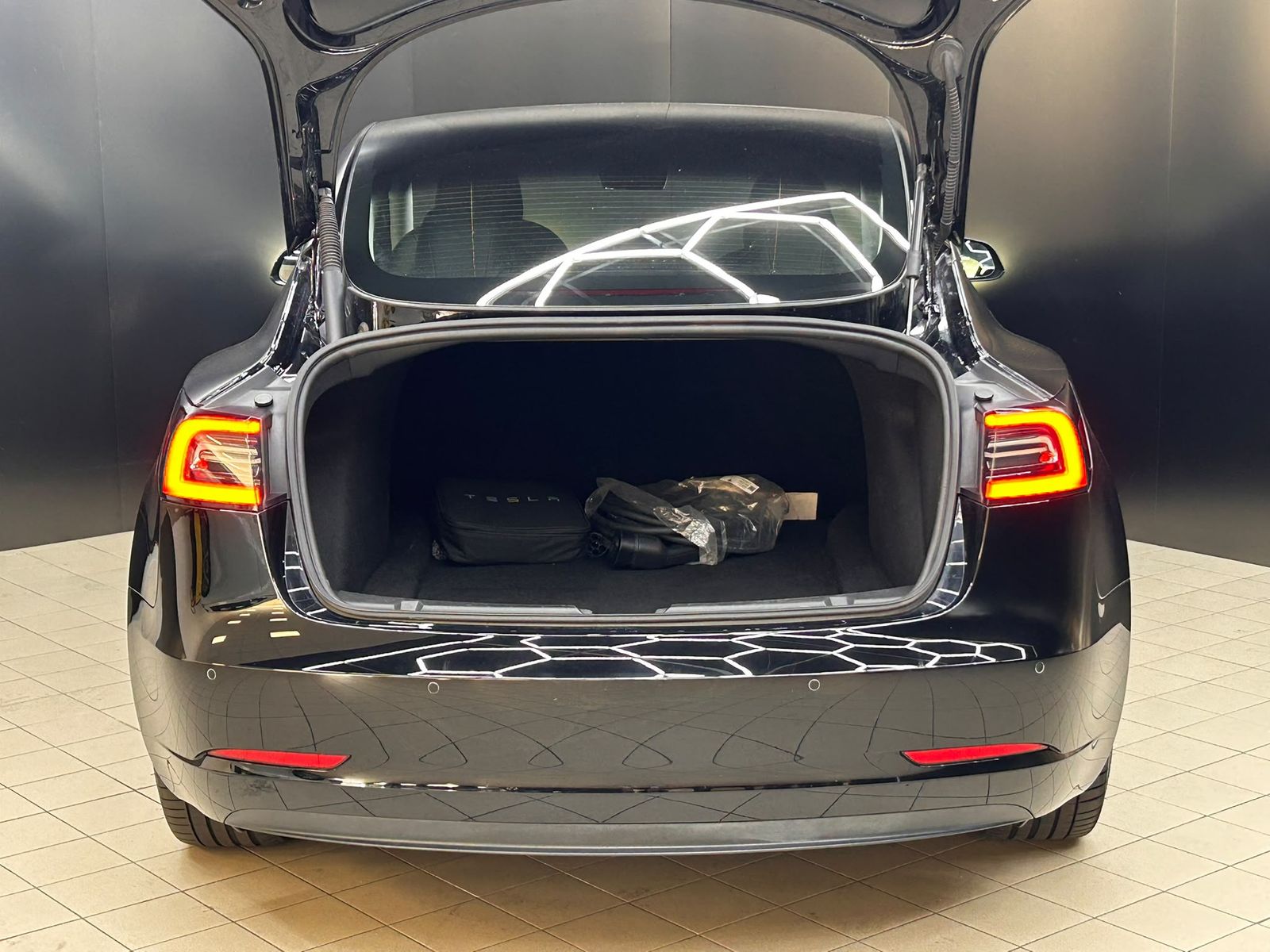 Fahrzeugabbildung Tesla Model 3 Long Range Dual AWD PANO+LED+NAV+SHZ+KAM