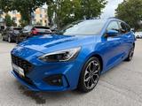 Ford Focus Turnier ST-Line 8-G/ACC/KAMERA/HUP/LED/18 - Ford Focus mit Benzin-Antrieb: Kombi, 1.8
