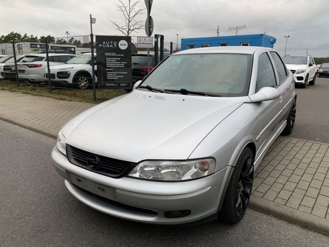 Opel Vectra 1.6 16V Sport