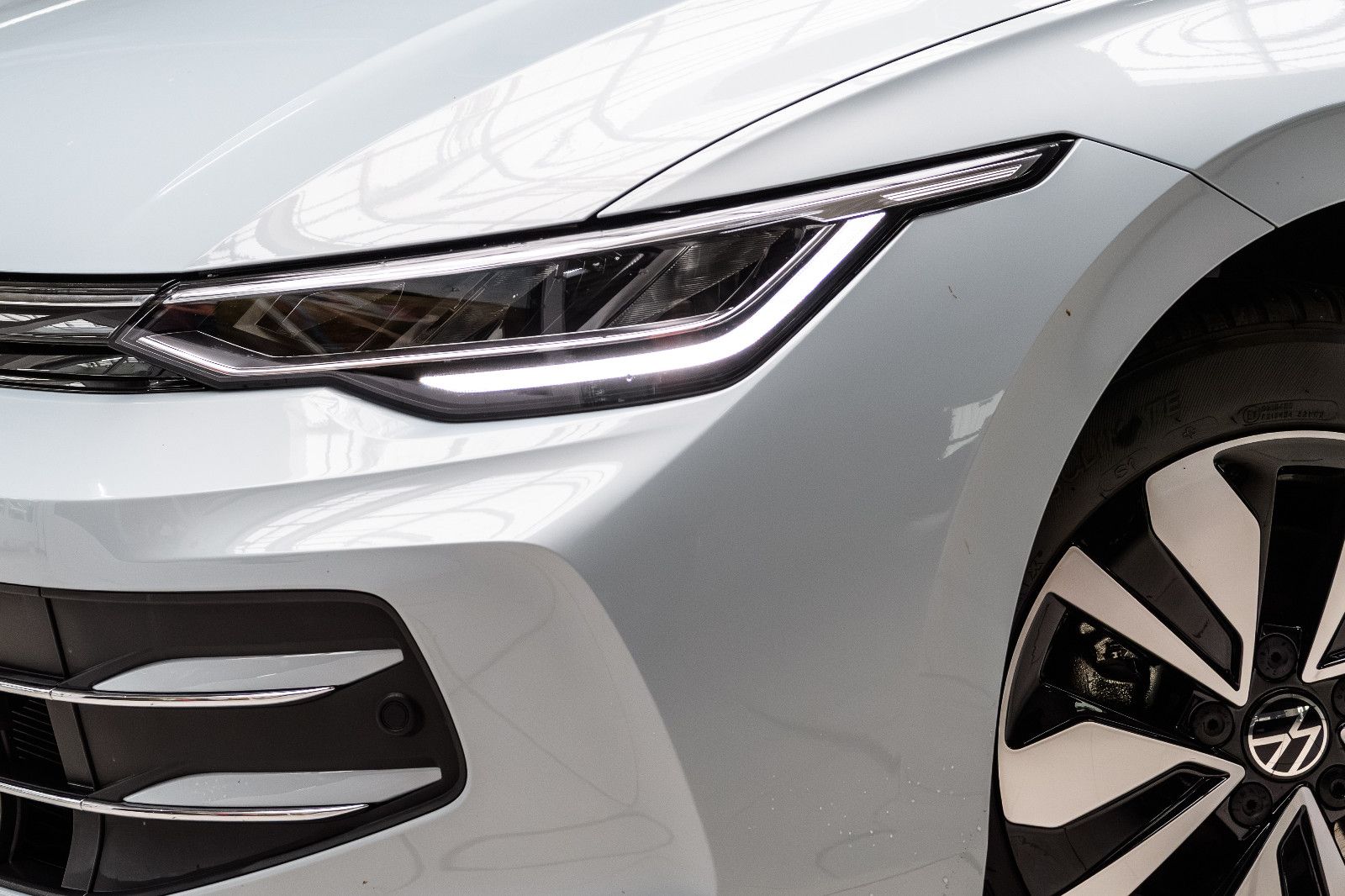 Fahrzeugabbildung Volkswagen Golf VIII Variant Goal 1.5 eTSI DSG LED+KAM+APP