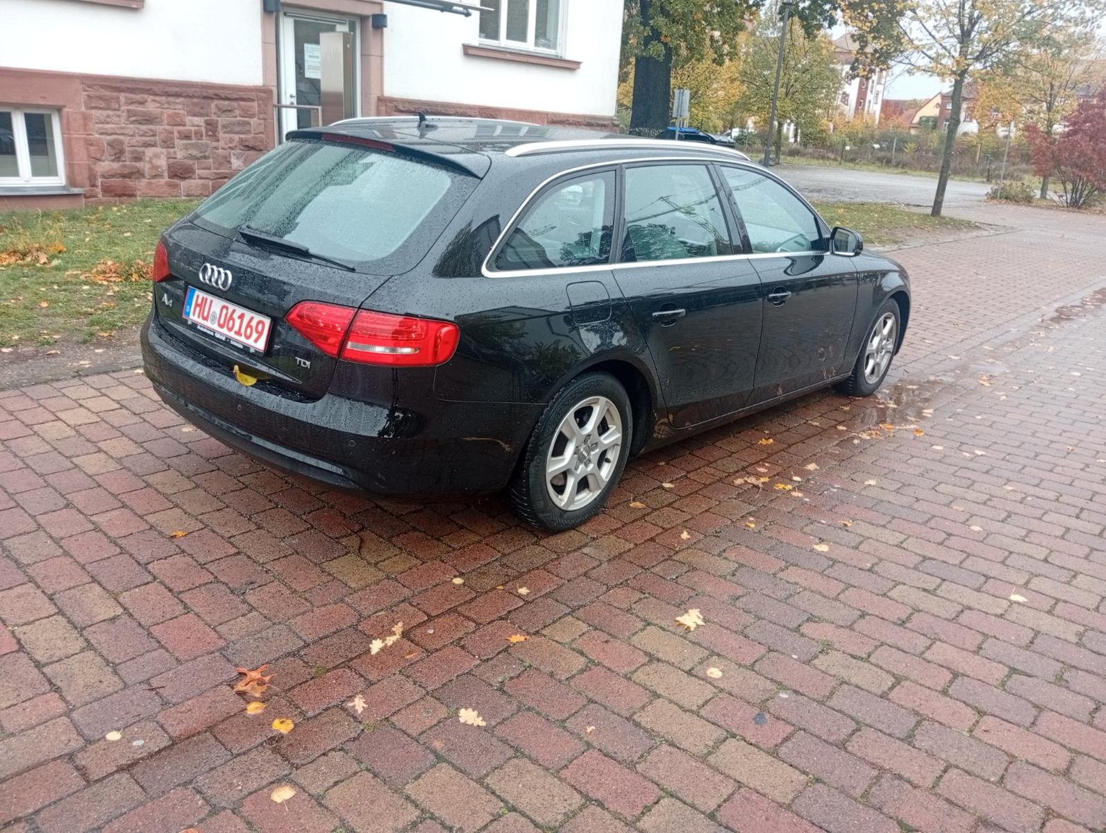 Audi A4 2012 — photo 17