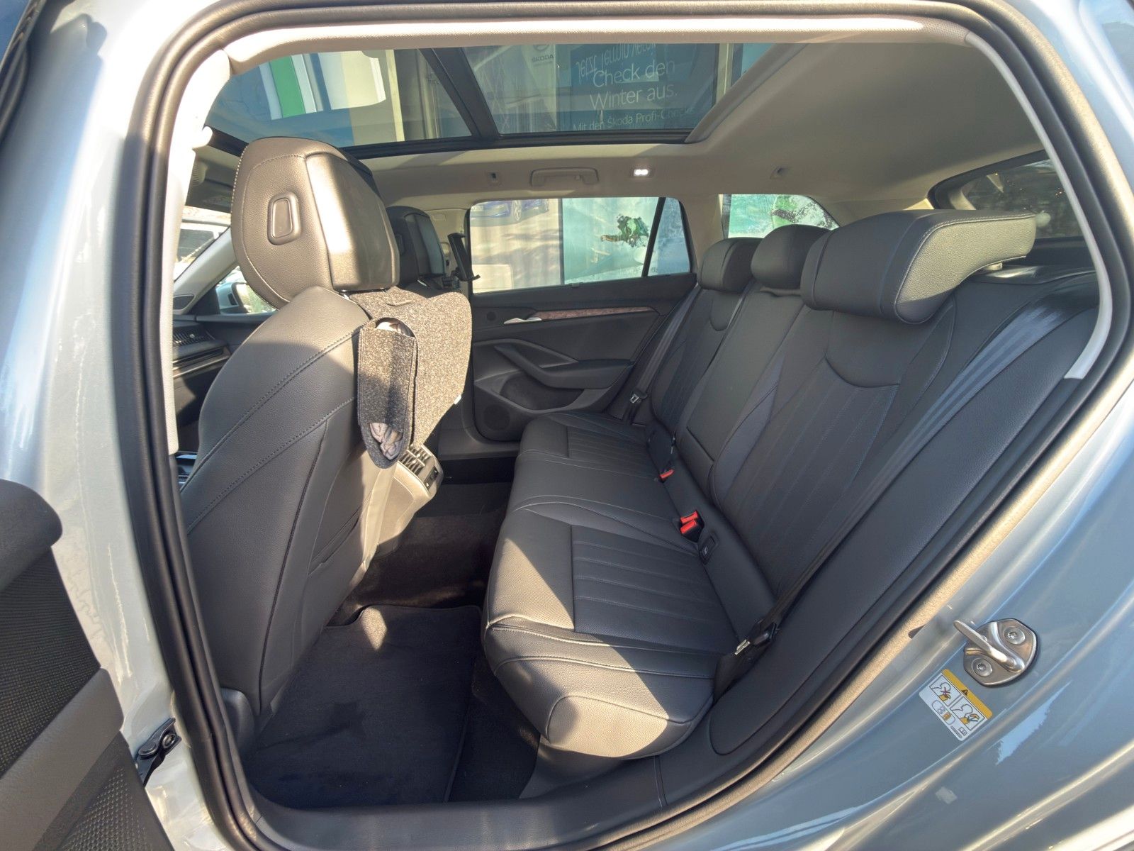 Fahrzeugabbildung SKODA Superb Combi 1.5 TSI iV 150 kW L&K