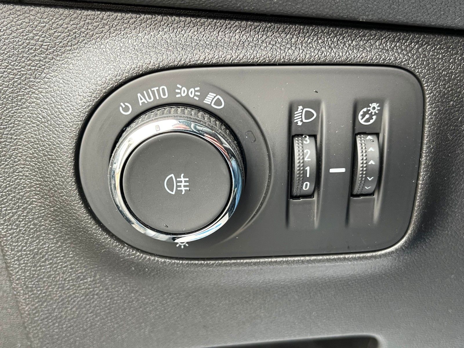 Fahrzeugabbildung Opel Adam Jam 1.4 64KW Klima Tempomat 2.HAND Scheckhe