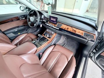 Audi A8 - 8