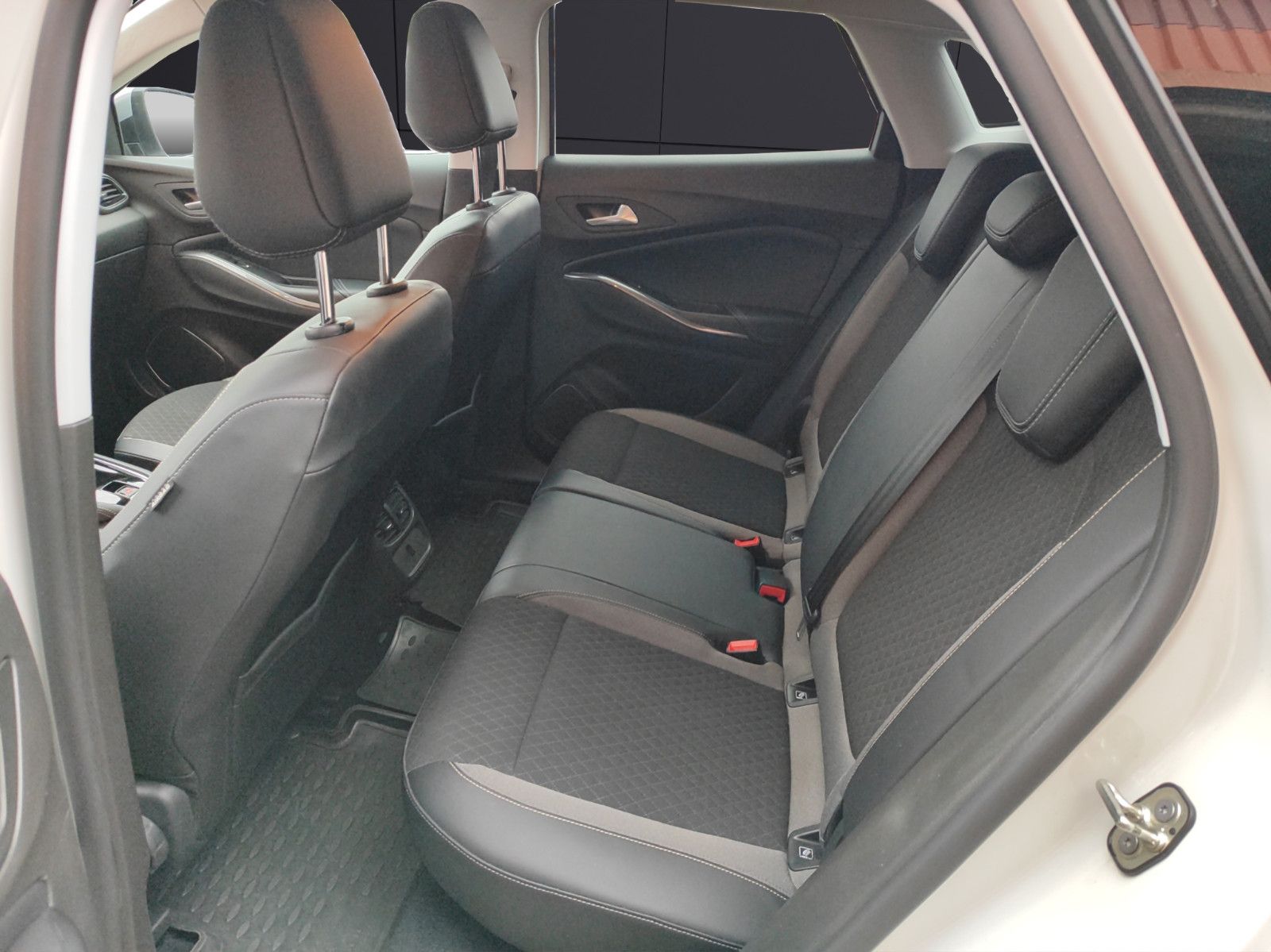 Fahrzeugabbildung Opel Grandland (X)/Navi/360gKamera/Shz/1.Hand