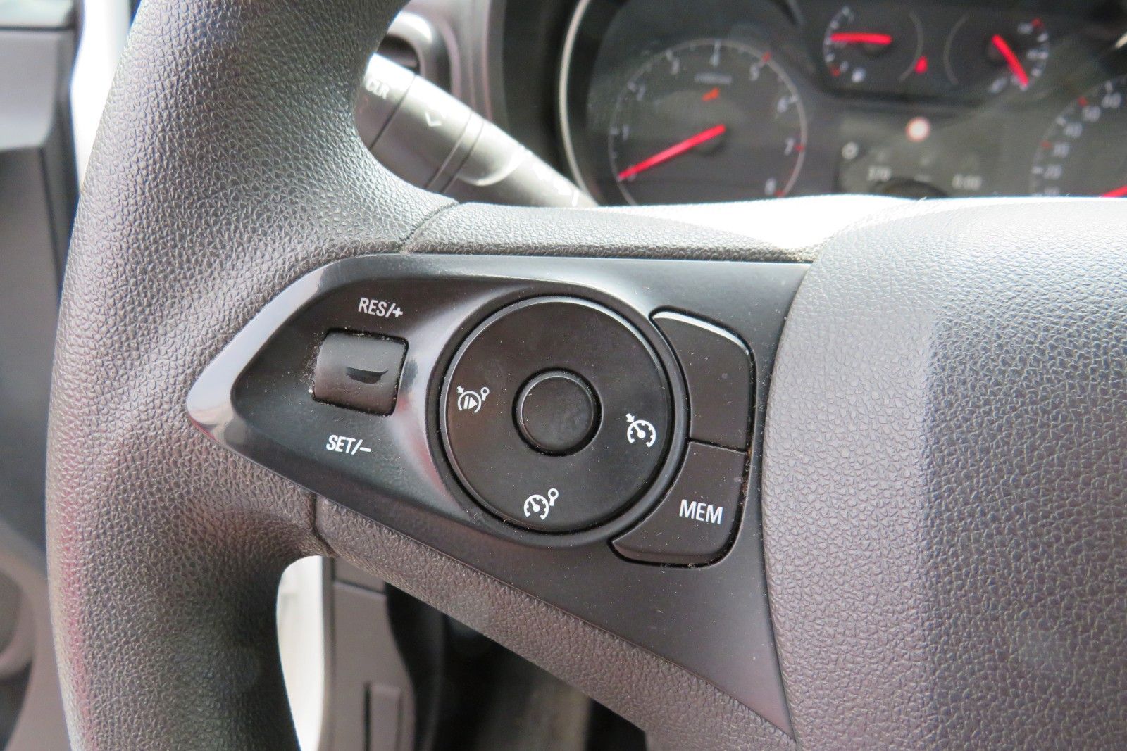 Fahrzeugabbildung Opel Combo Life E Edition NACI APP-CONNECT AHK 1.HD