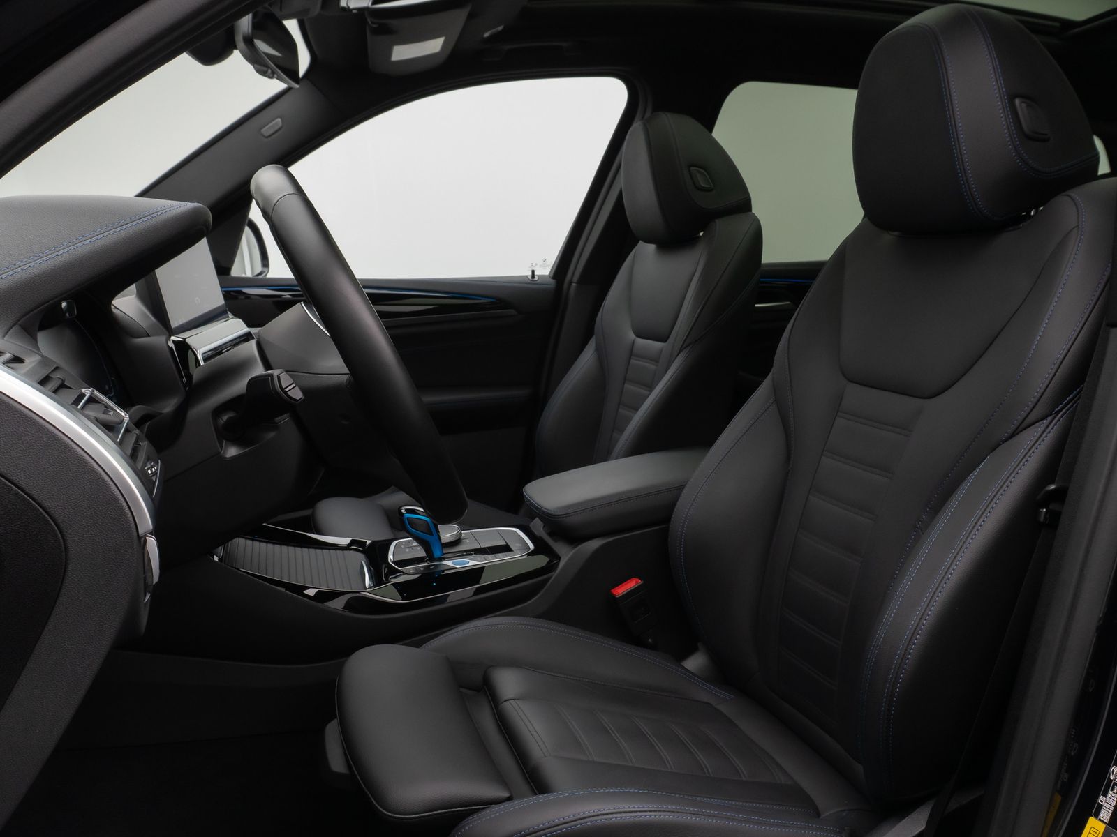 Fahrzeugabbildung BMW iX3 Impressive M Sport 360°HUD DAB H/K AHK Komfo