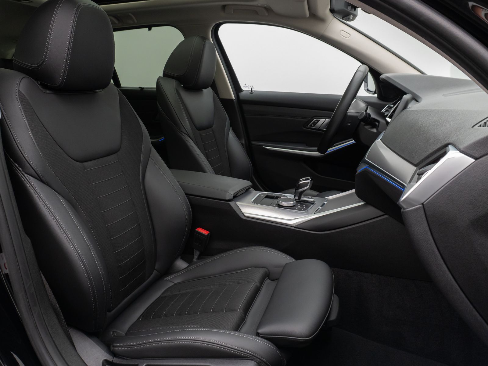 Fahrzeugabbildung BMW 320d  xD Sport Line Panorama Kamera HiFi Komfort