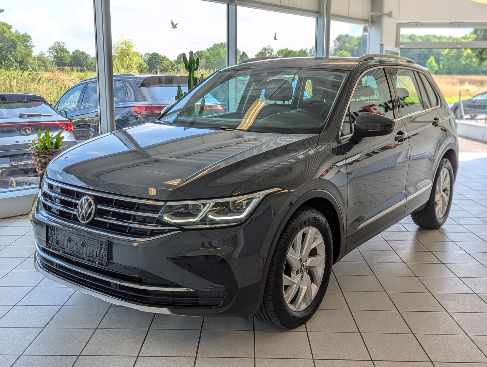 VW Tiguan 2.0 TDI DSG Elegance HUD Assist-Plus StHz - Image 3