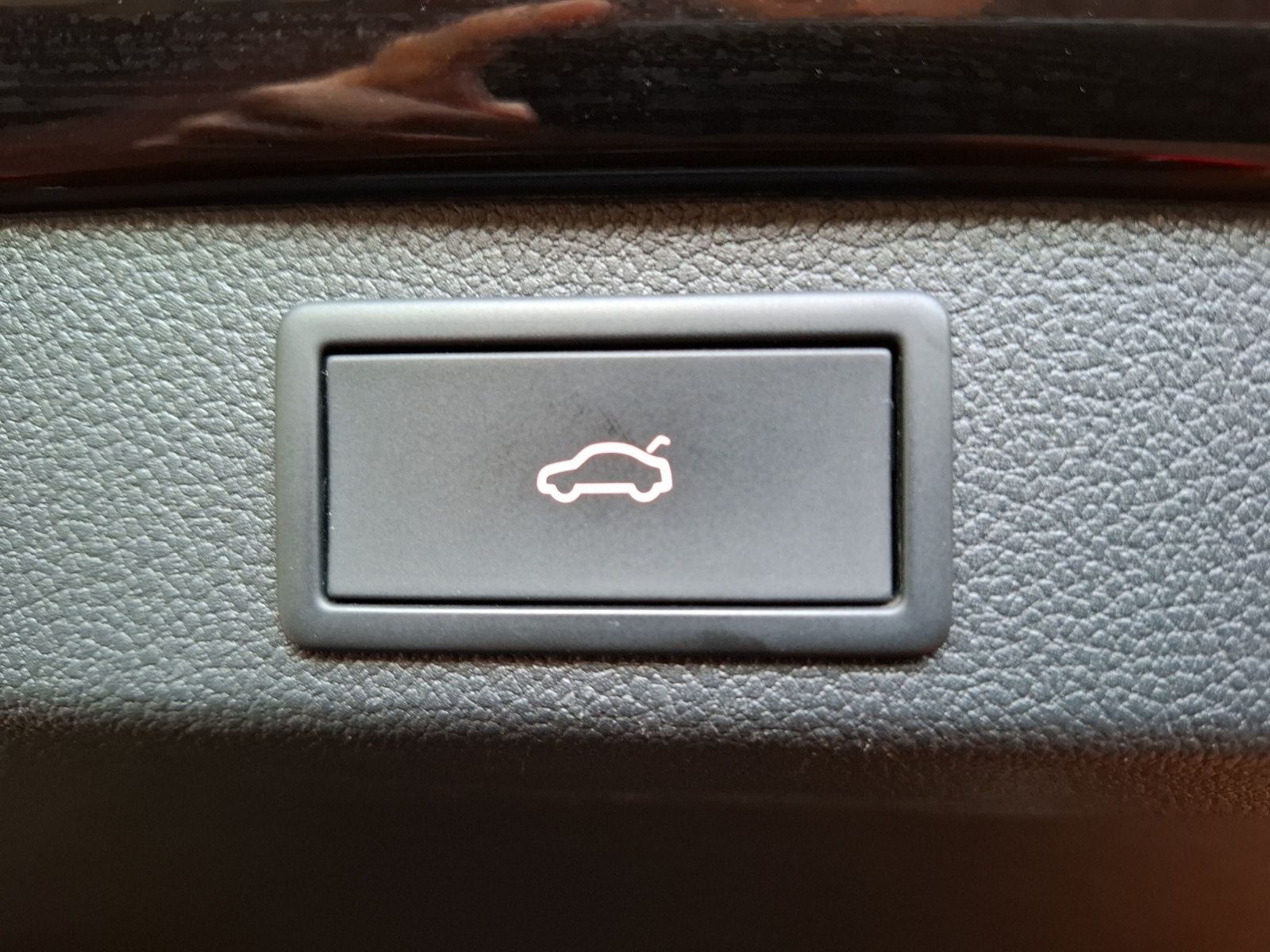 Fahrzeugabbildung SKODA Superb Combi TDI Style DSG Matrix Navi PDC SH LM