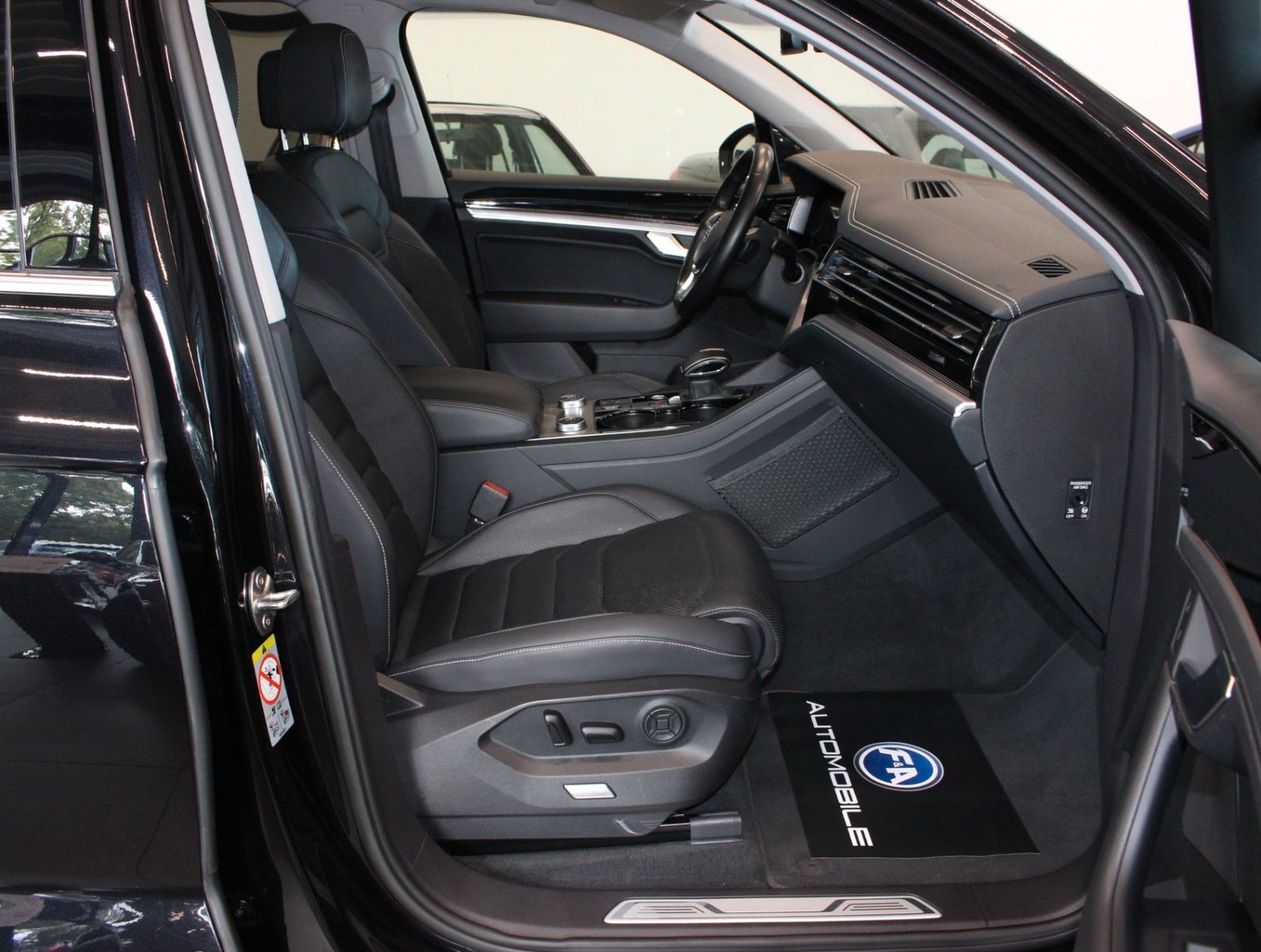 Fahrzeugabbildung Volkswagen Touareg 3.0 TDI Elegance 4Motion*Pano*Matrix