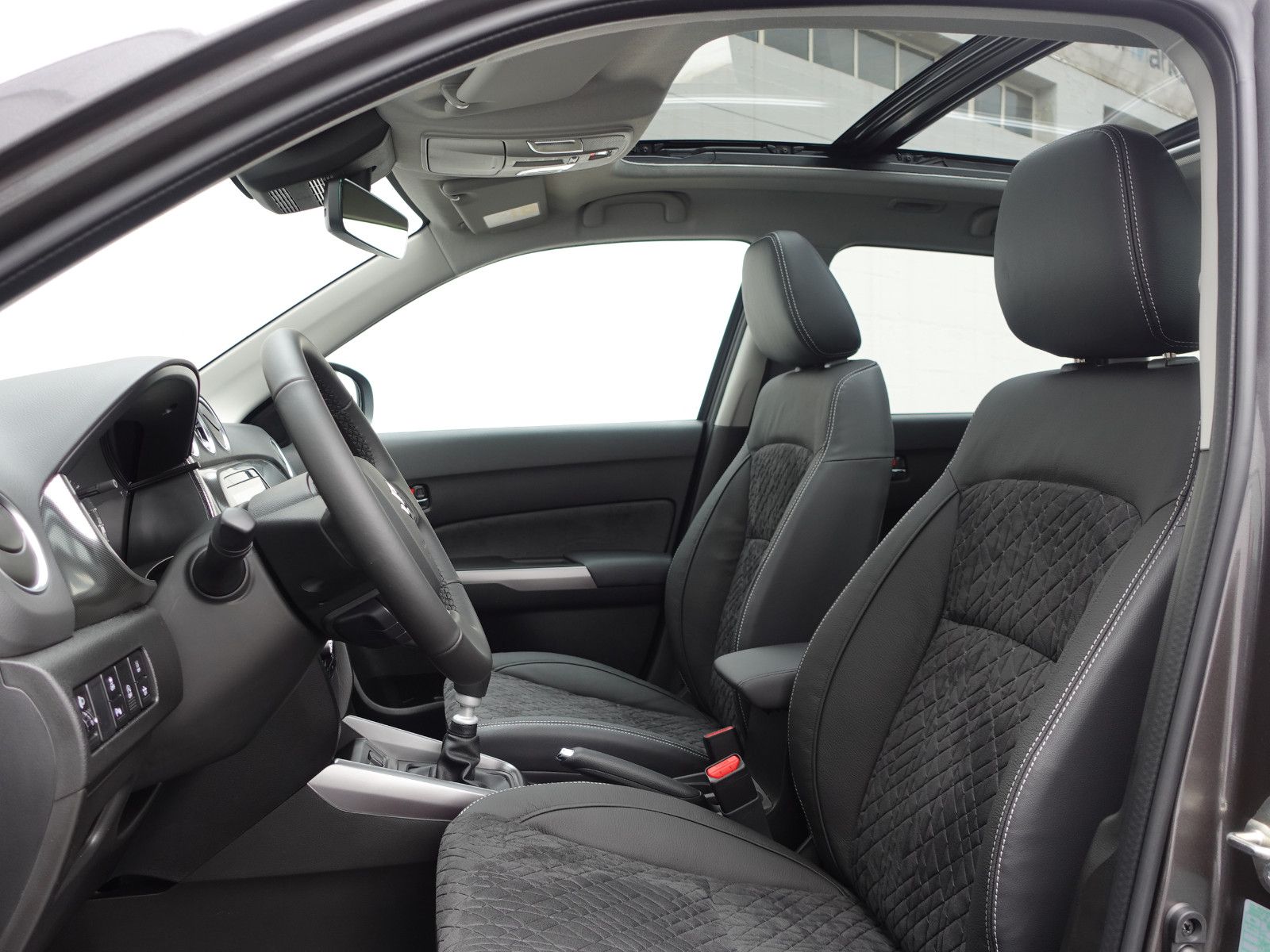 Fahrzeugabbildung Suzuki Vitara 1.4 Comfort+ NAVI,Sitzh.,PDC,Kamera,Pano