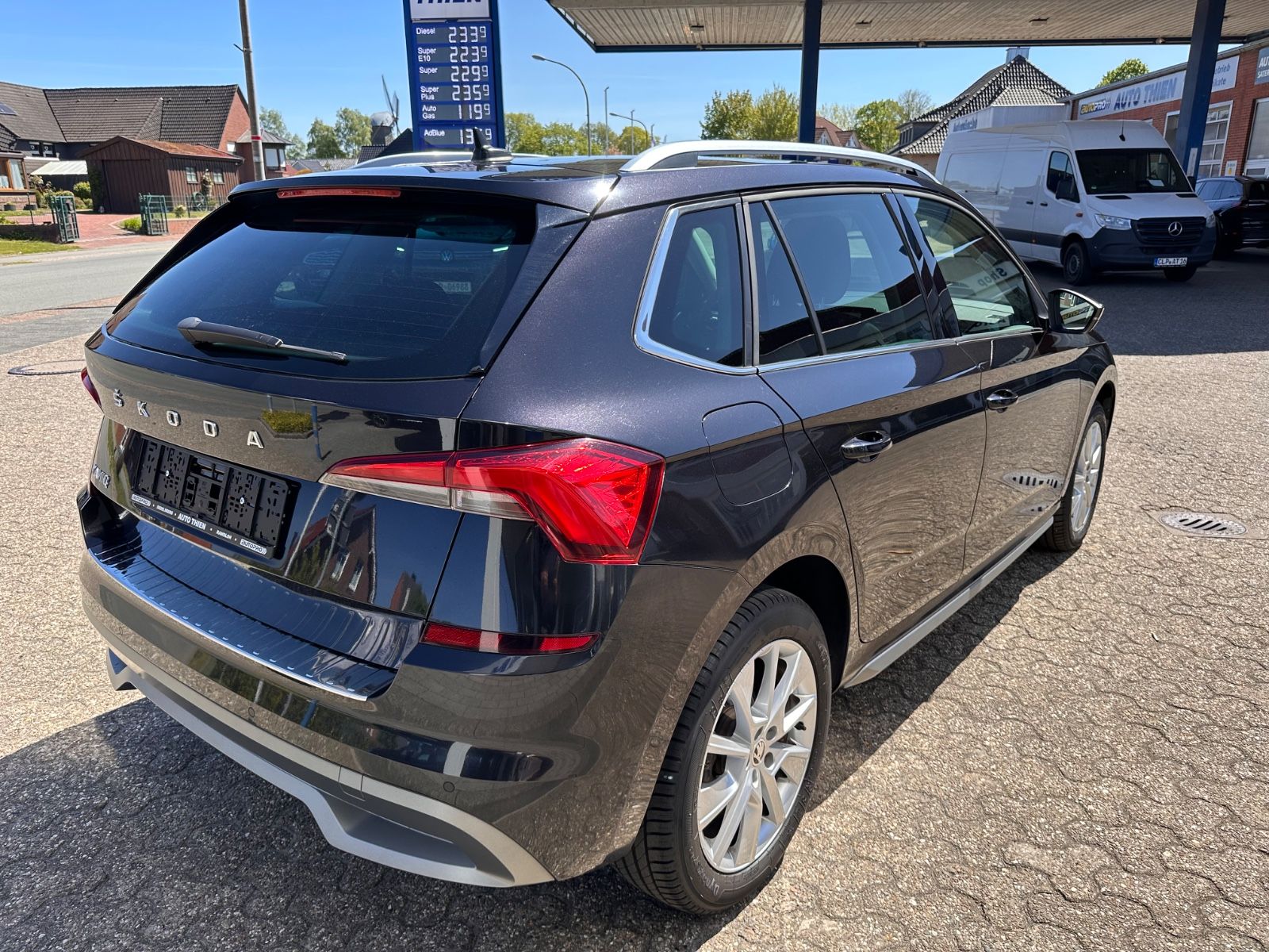 Fahrzeugabbildung SKODA Kamiq 1.5 TSI DSG Style AHK/ACC/LED/Navi/Kessy