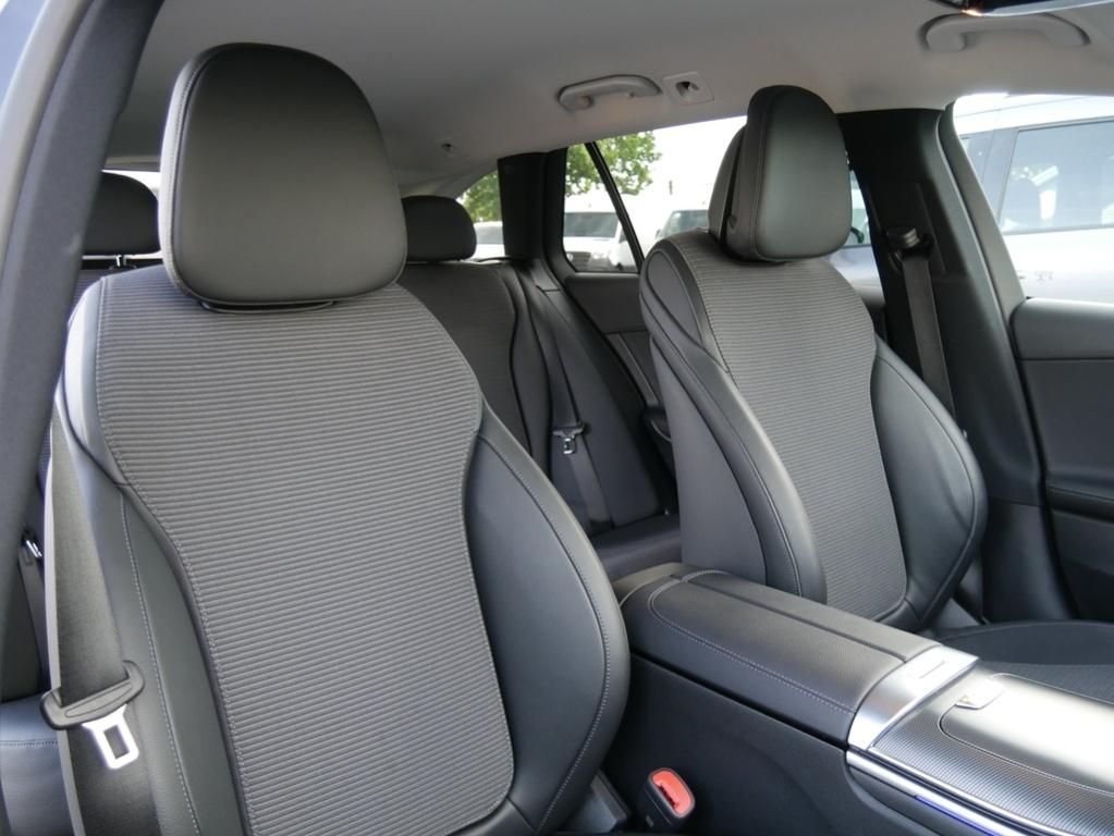 Mercedes-Benz C 300 d T |Avantgarde|DISTR|NAVI|KEYL|AHK|LED|LM
